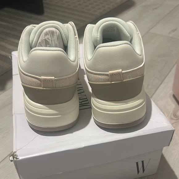 Dream Pairs Beige and White Sneakers - Picture 7 of 8